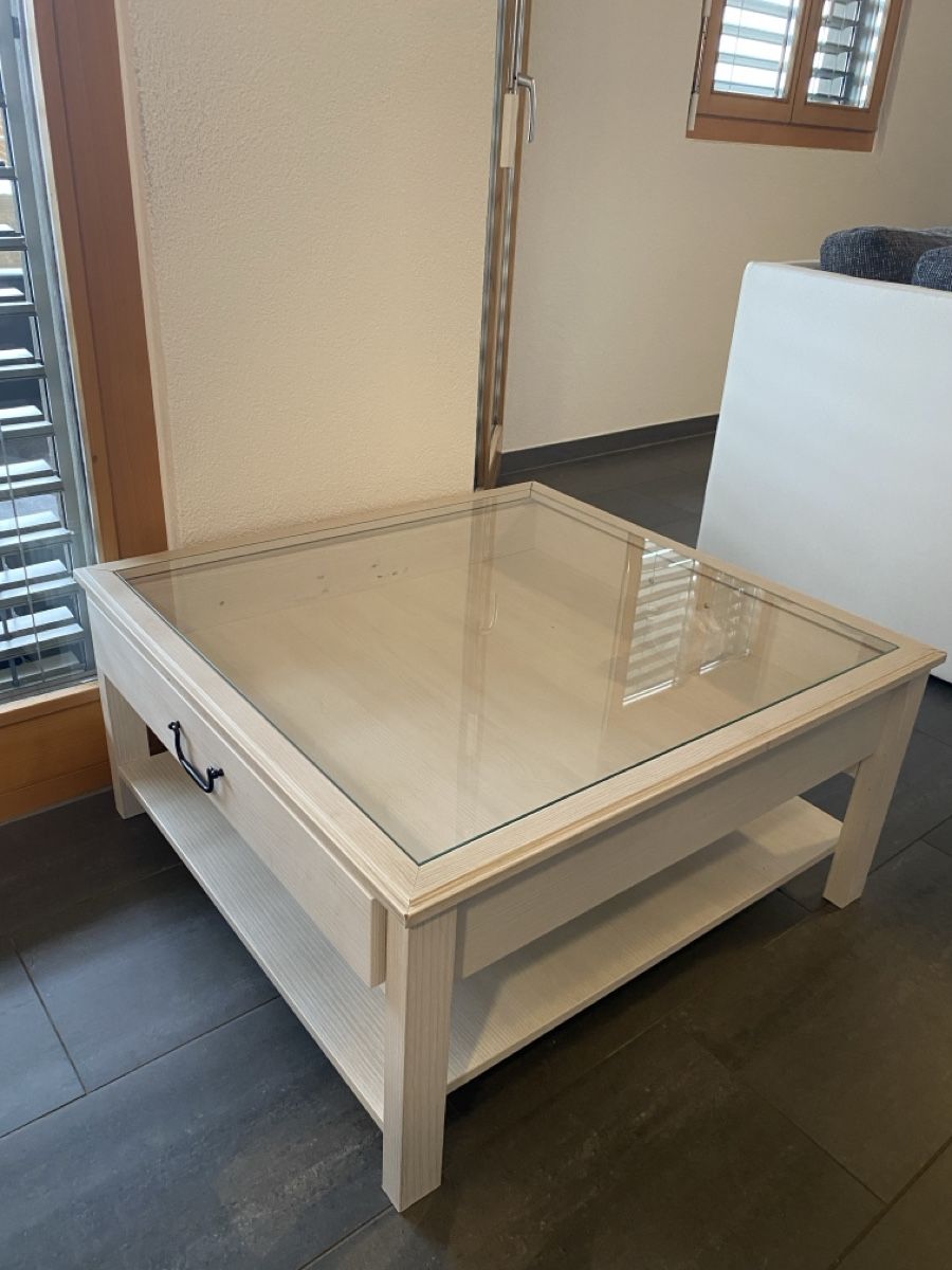 Tavoli: Glass Top Coffee Table with Drawer - Great Condition! – Nuovo (secondo la descrizione) da Beatenberg venduto da M1Gu3L1T0 1